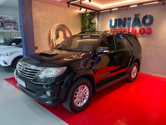 TOYOTA HILUX SW4 3.0 SRV 4X4 7 LUGARES 16V TURBO INTERCOOLER DIESEL 4P AUTOMÁTICO